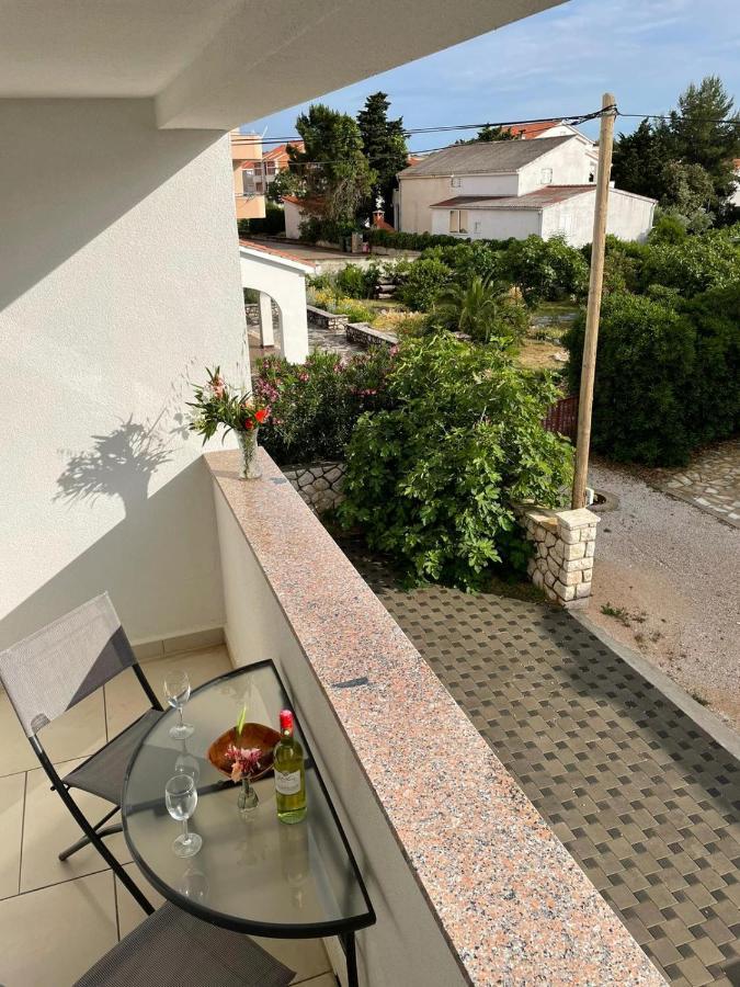 Novalja Apartments By Nena Екстер'єр фото